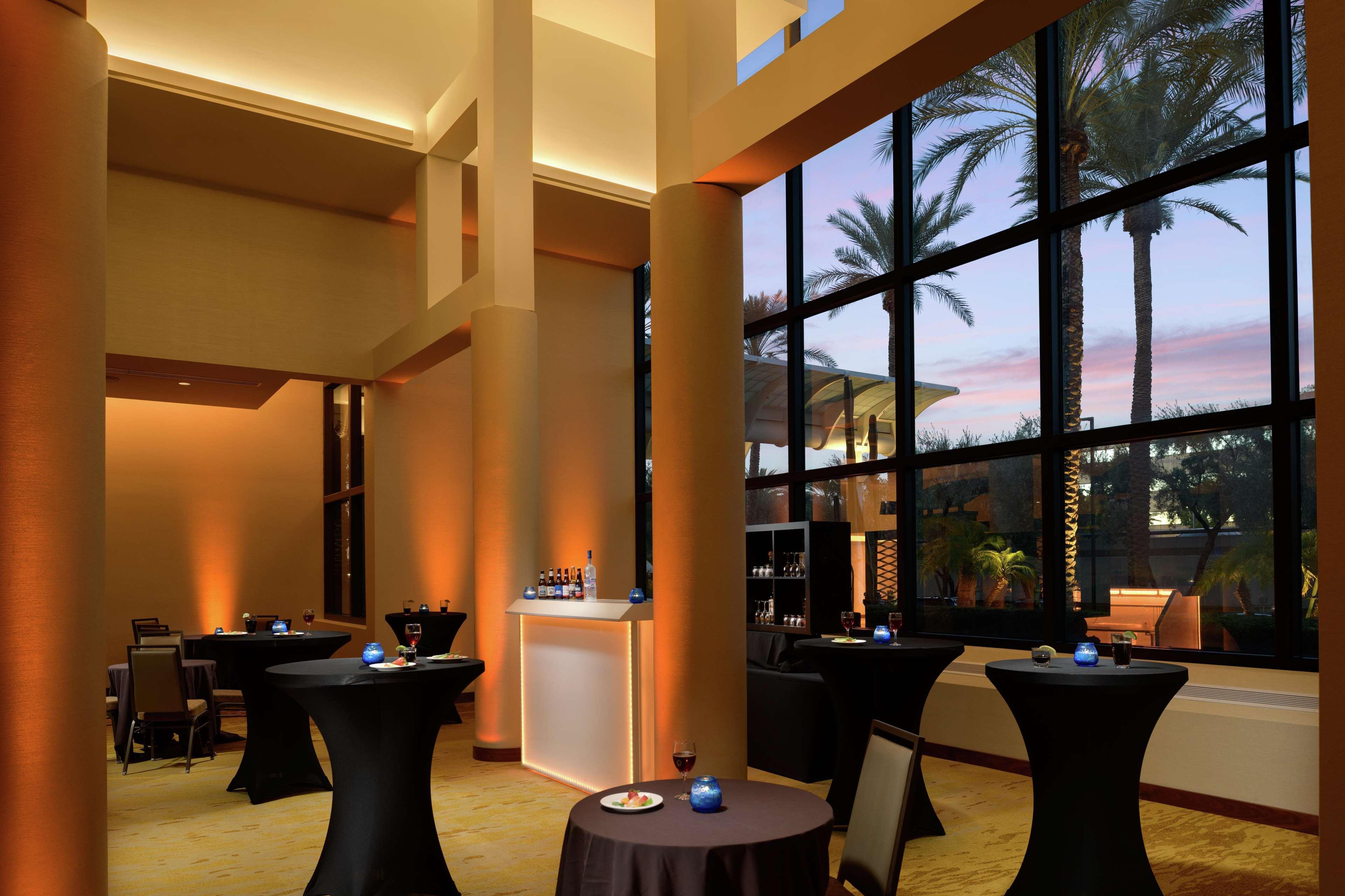 Doubletree Suites By Hilton Phoenix Ngoại thất bức ảnh