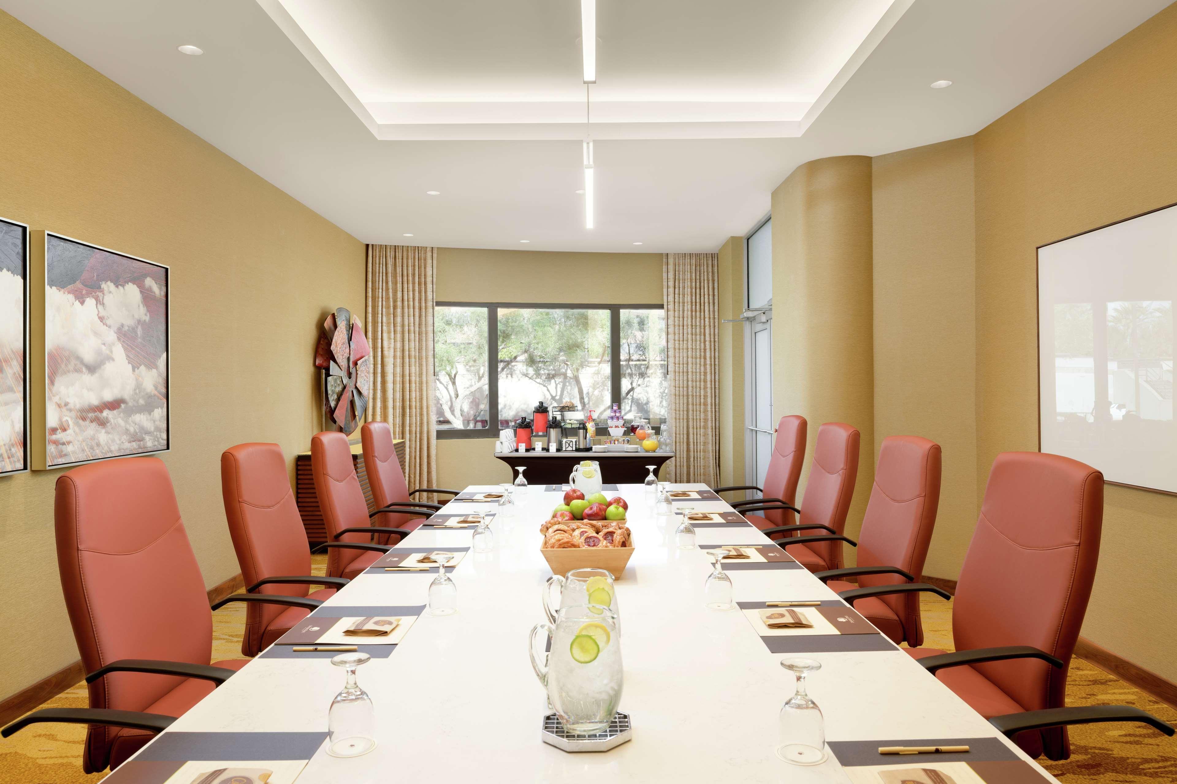 Doubletree Suites By Hilton Phoenix Ngoại thất bức ảnh