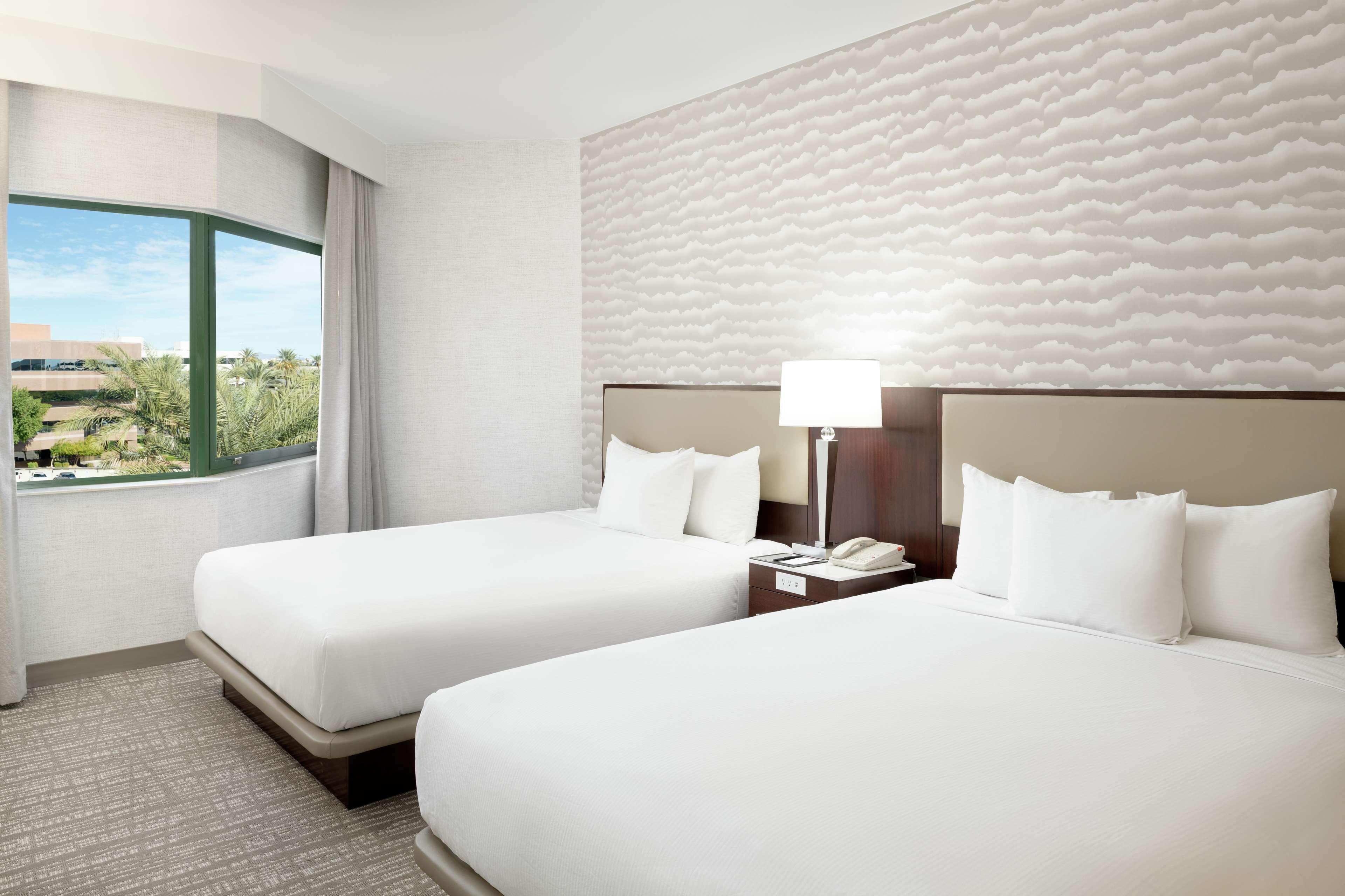 Doubletree Suites By Hilton Phoenix Ngoại thất bức ảnh