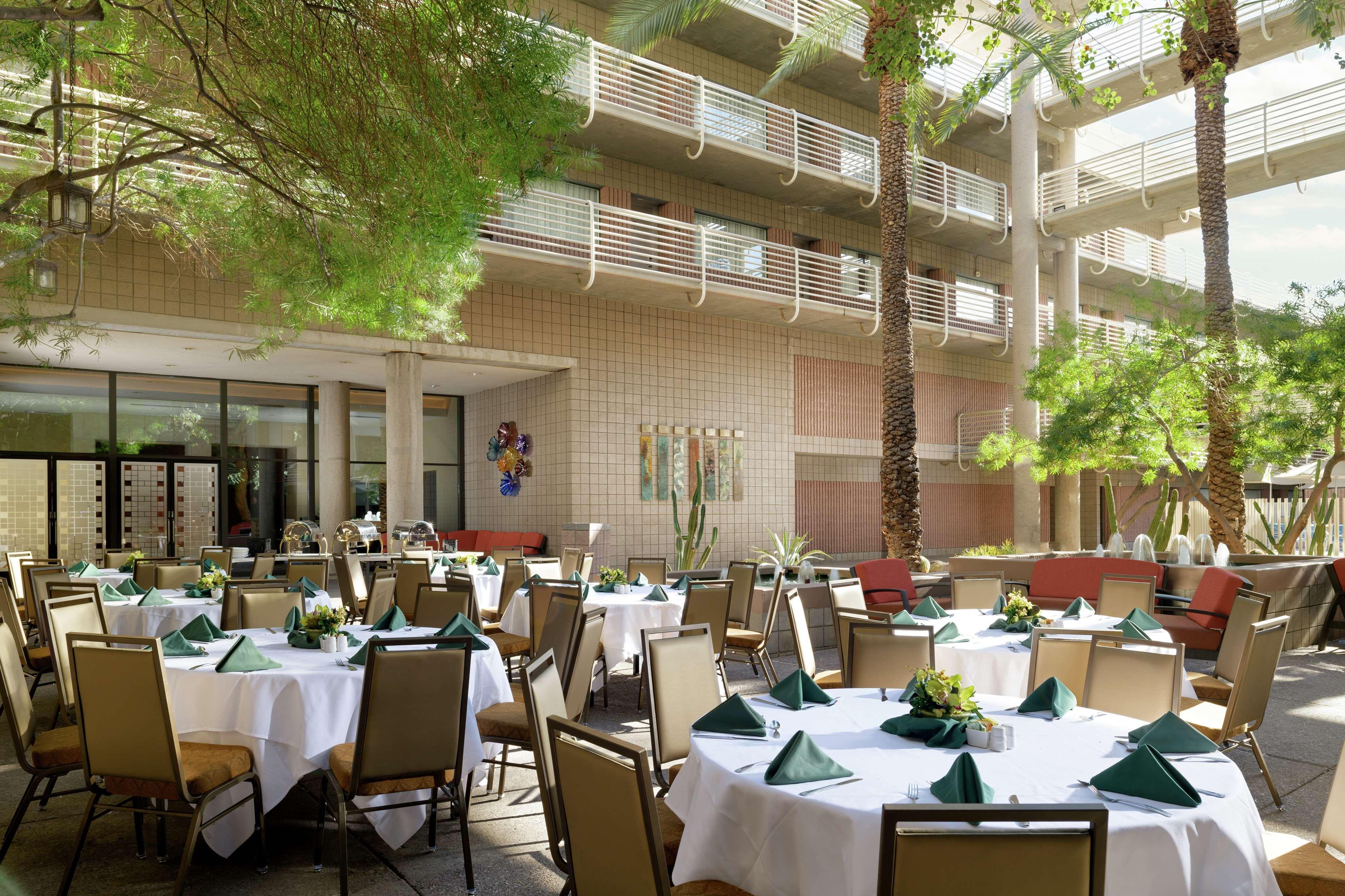 Doubletree Suites By Hilton Phoenix Ngoại thất bức ảnh