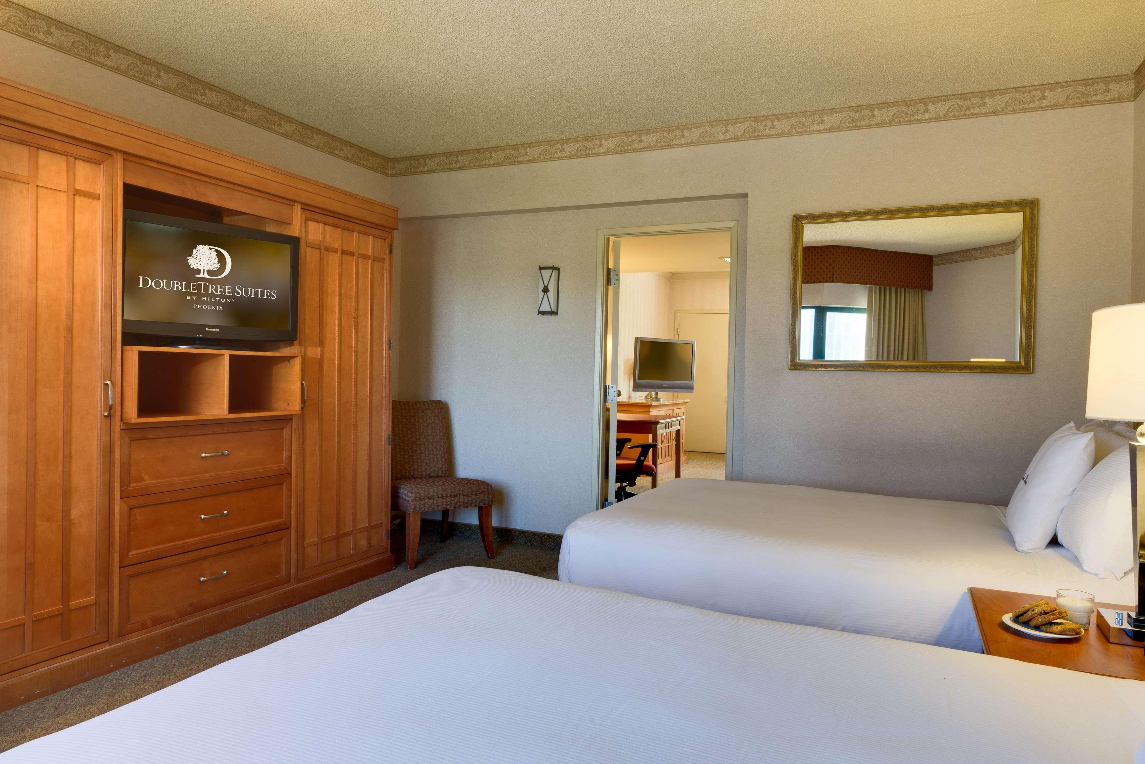 Doubletree Suites By Hilton Phoenix Ngoại thất bức ảnh