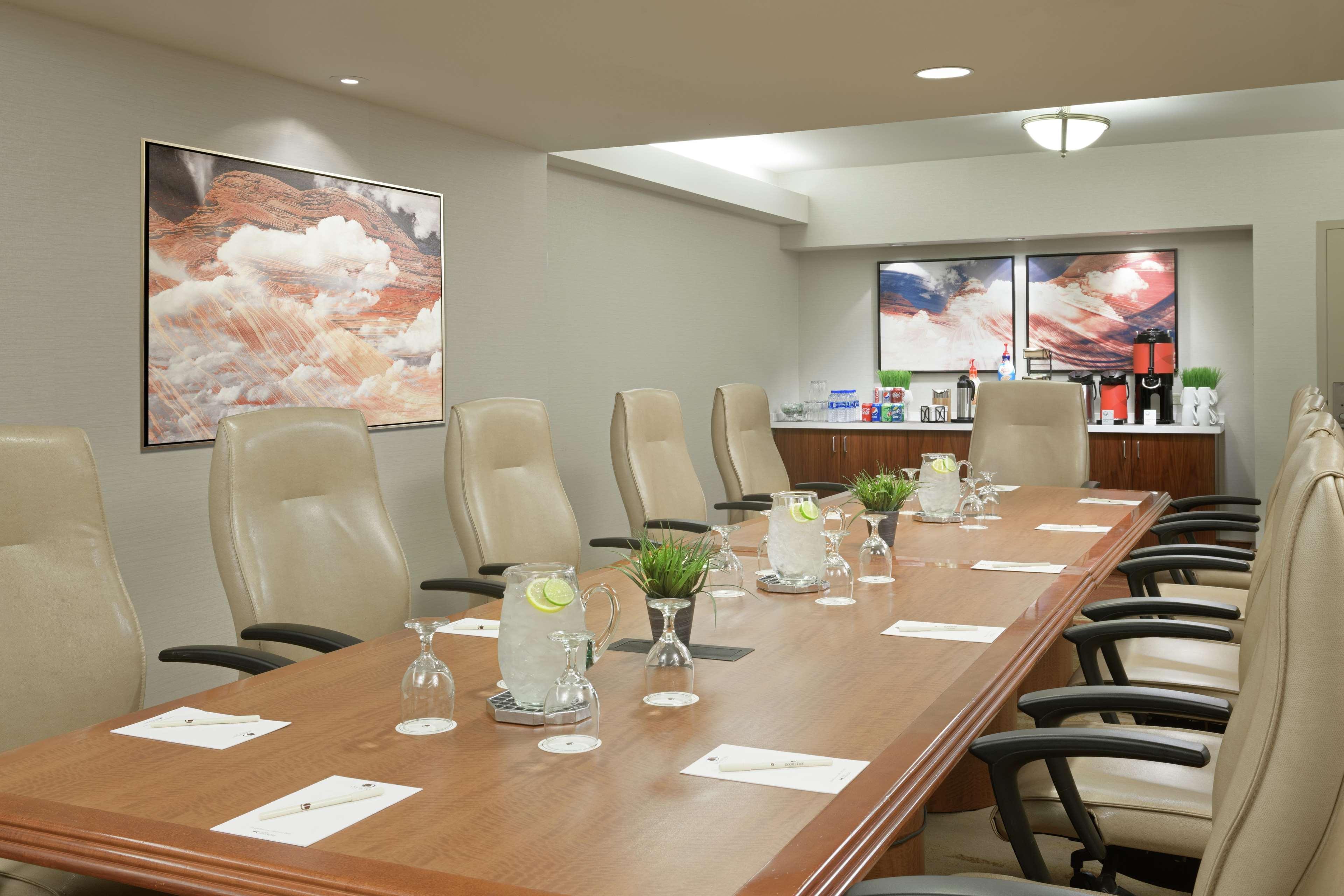 Doubletree Suites By Hilton Phoenix Ngoại thất bức ảnh