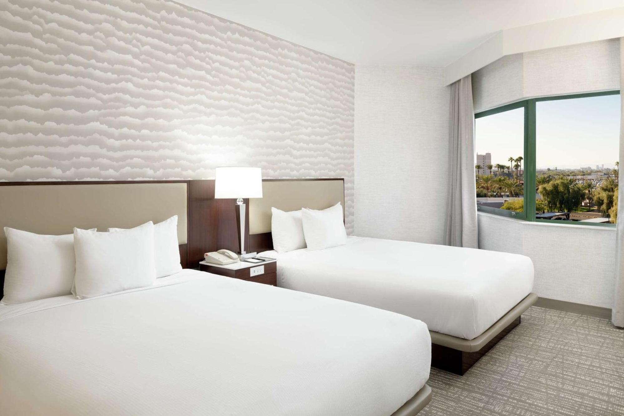 Doubletree Suites By Hilton Phoenix Ngoại thất bức ảnh