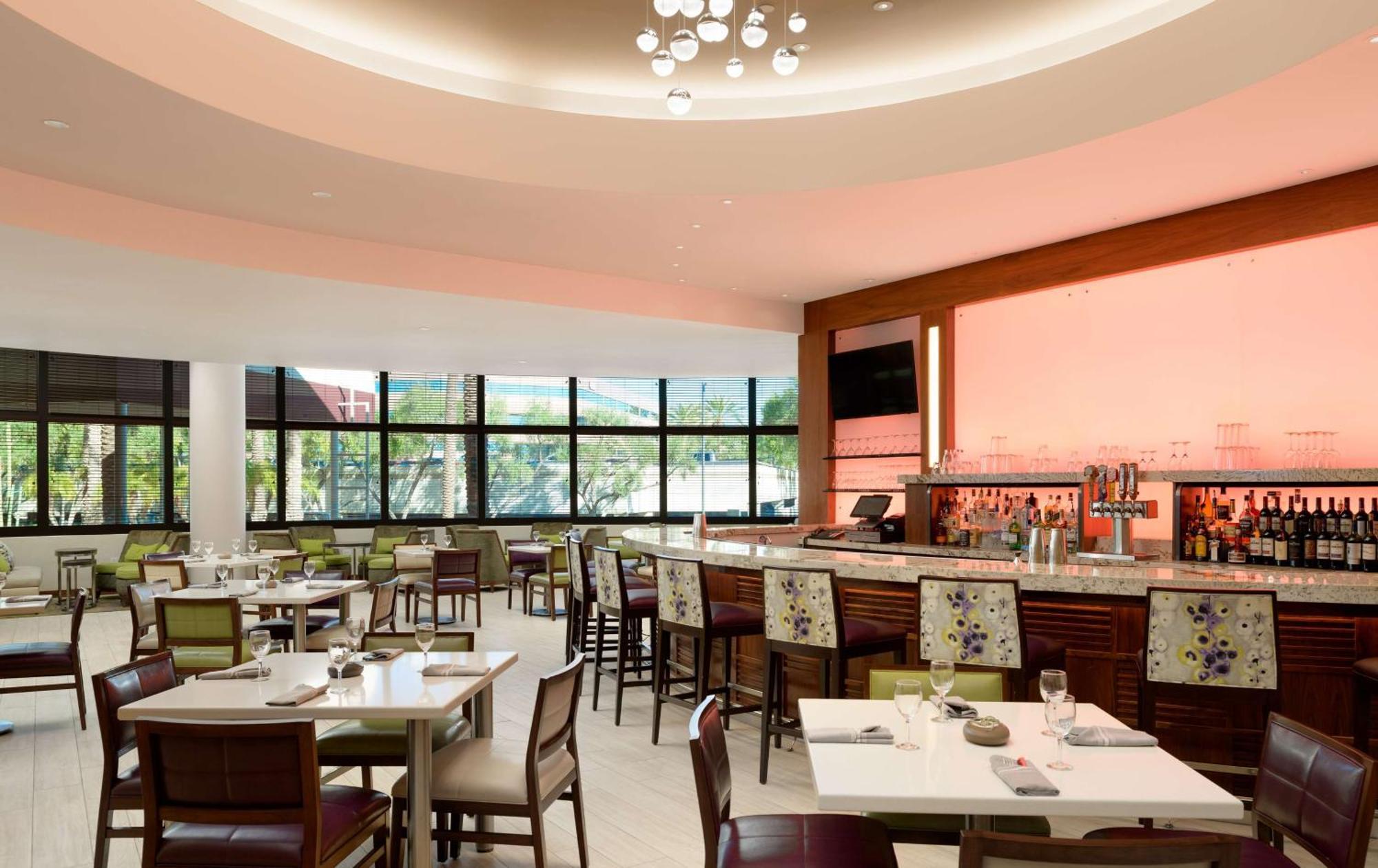 Doubletree Suites By Hilton Phoenix Ngoại thất bức ảnh