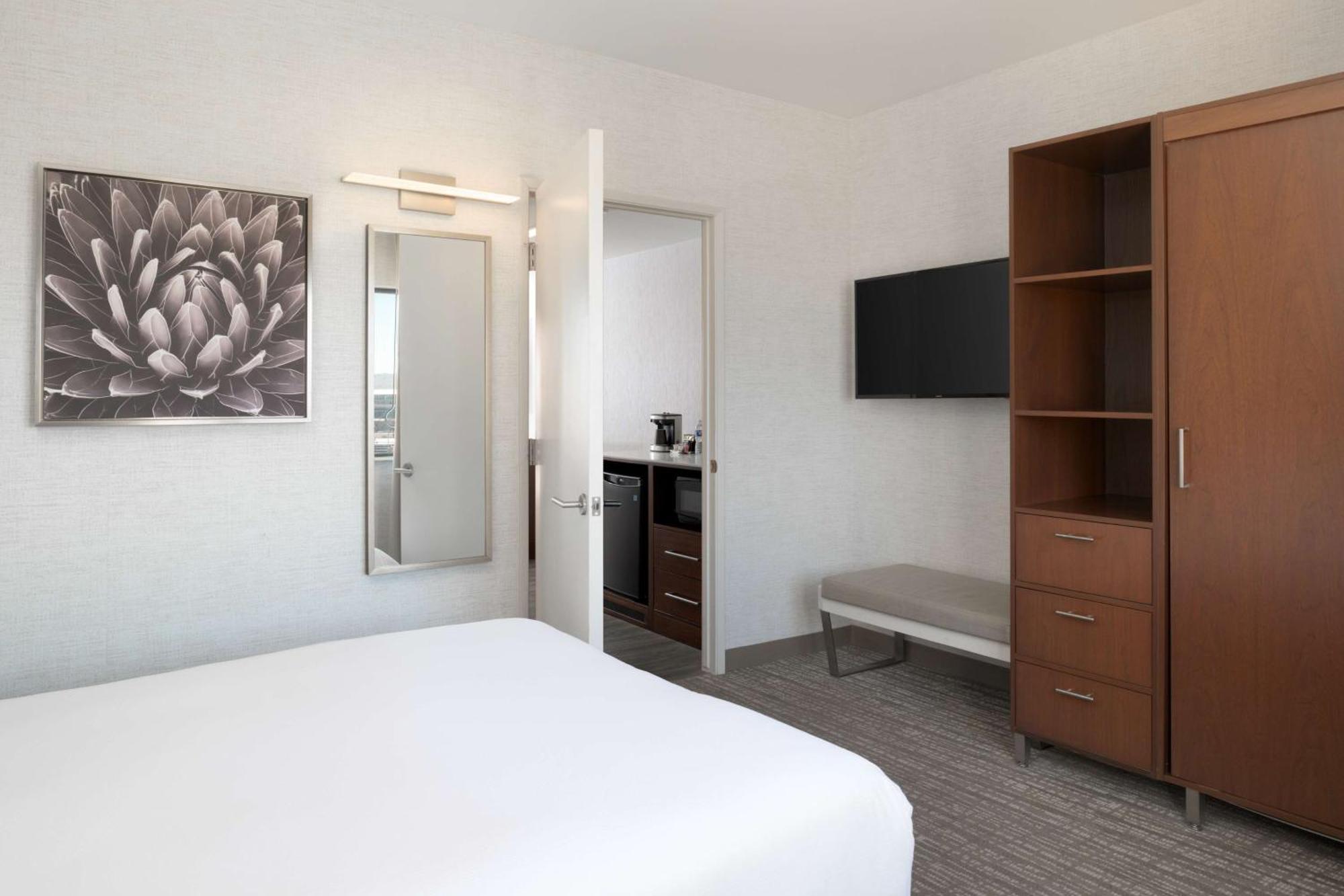 Doubletree Suites By Hilton Phoenix Ngoại thất bức ảnh