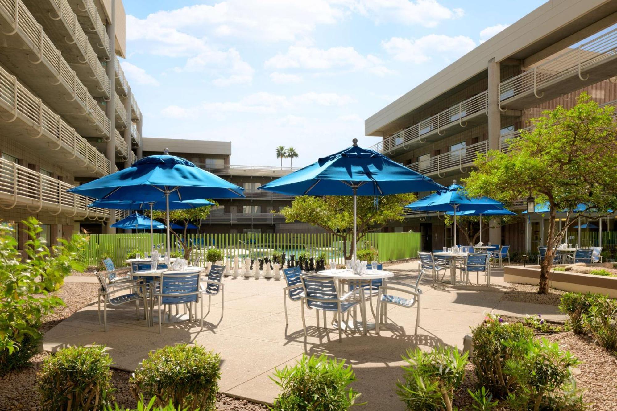 Doubletree Suites By Hilton Phoenix Ngoại thất bức ảnh