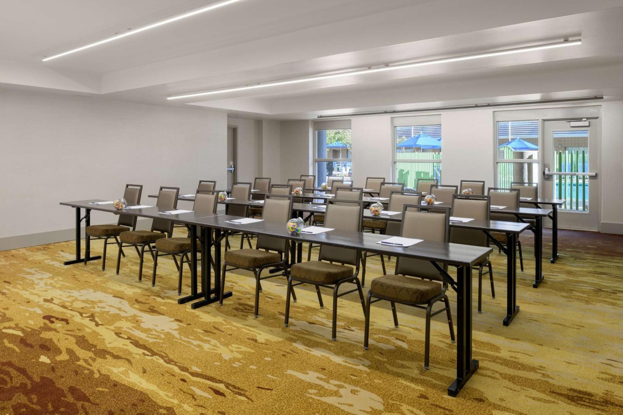 Doubletree Suites By Hilton Phoenix Ngoại thất bức ảnh