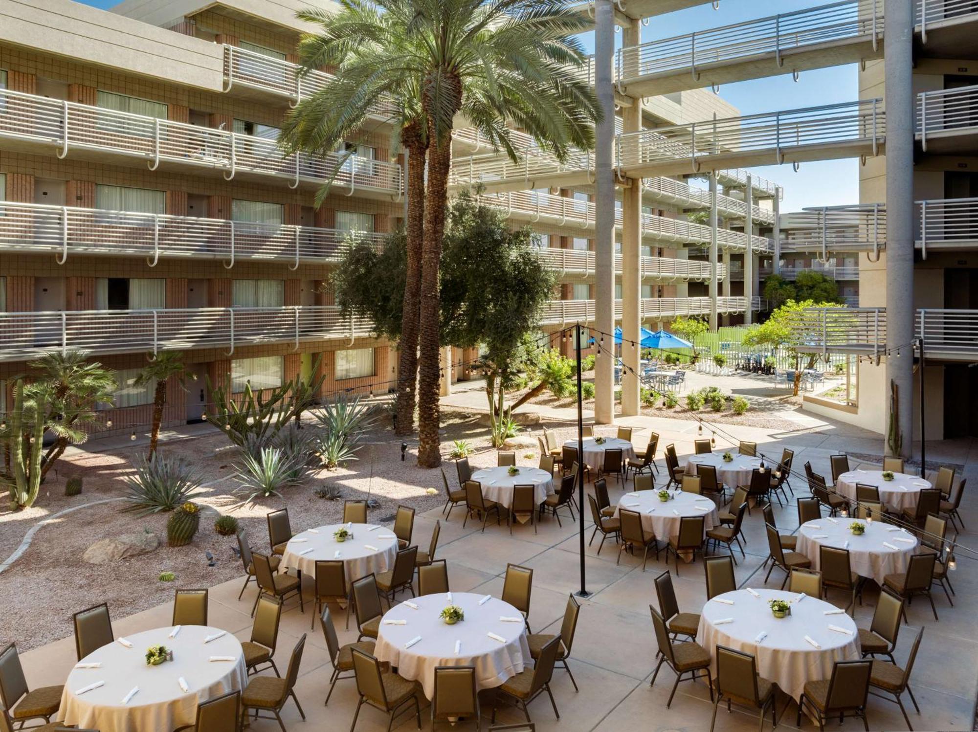 Doubletree Suites By Hilton Phoenix Ngoại thất bức ảnh